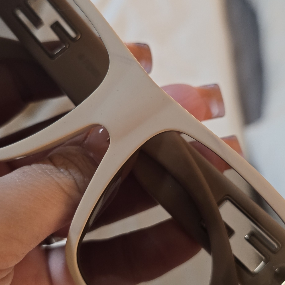 Fendi Cream Sunglass Temple with Silver Logo Detail - Picture 4 of 6
